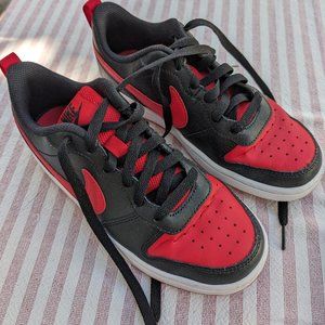 Boy's Nike Court Borough Low Red/Black size 4.5Y